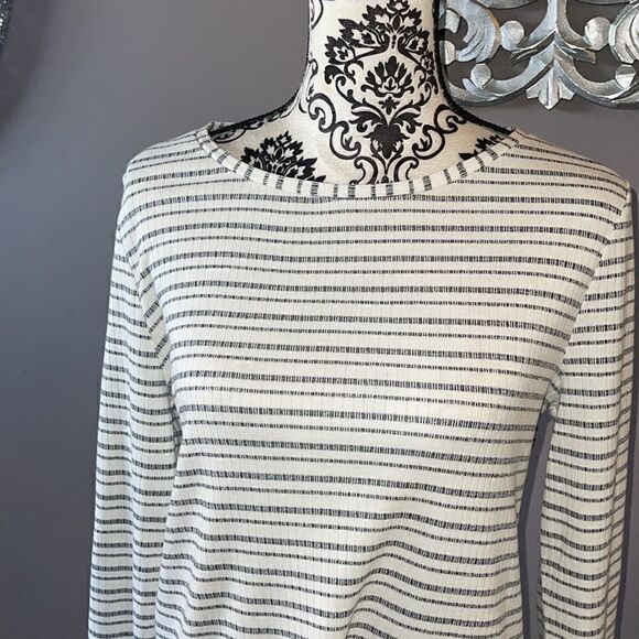 NWT Chico’s top  - Picture 2 of 5